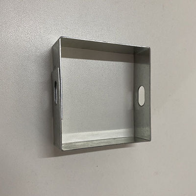 OEM Galvanizli Kablo Kanalı Aksesuarları Dikey Kablo Kanalı Destek Braketi